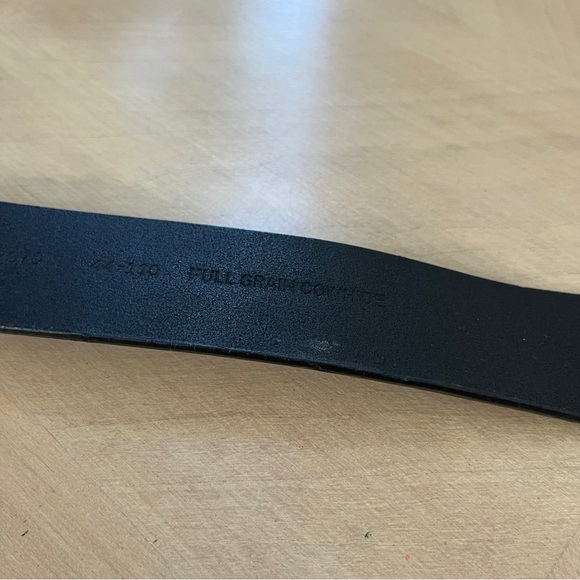 Perry Ellis Black Full Grain Cowhide Leather Belt Double Prong Brass Buckle 44 - Picture 11 of 11
